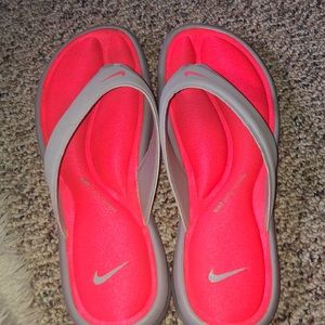 New Nike flip flops